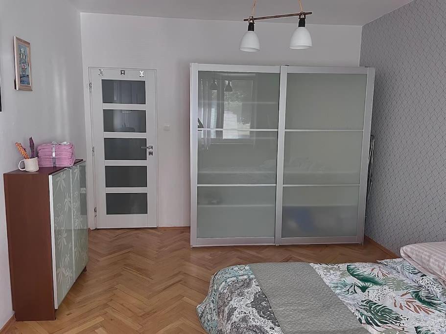 2,5 Izbovy Apartman V Ruzinove S Parkovanim Zdarma Bratislava Exteriör bild